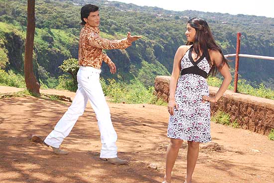 Praveshlal Yadav and Shubha Sharma in film CHALANI KE CHALAL DULHA